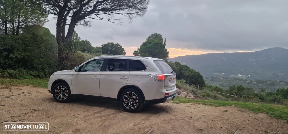 Mitsubishi Outlander 2.2 DI-D Instyle Navi AT 4WD - 6