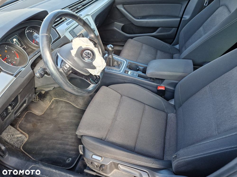 Volkswagen Passat 1.6 TDI (BlueMotion Technology) Comfortline - 12