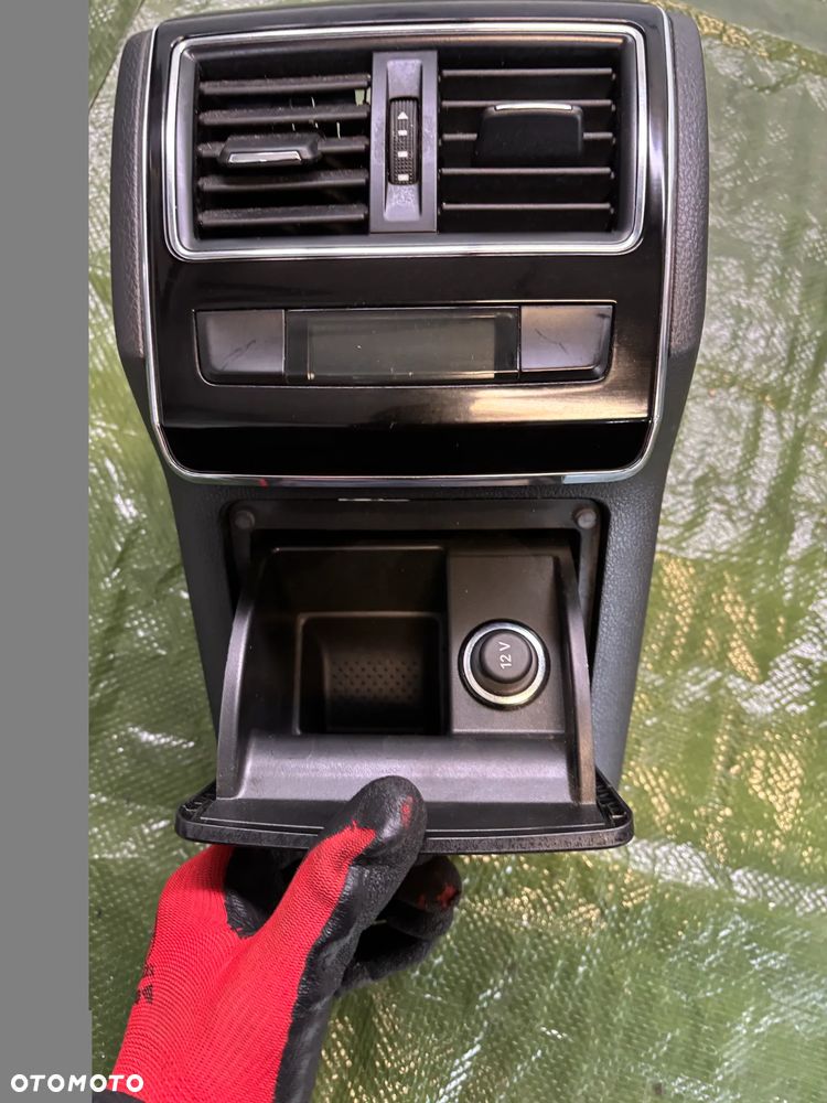 Skoda Superb III kratka nawiewu ramka tunelu tył obudowa schowek 3V0857961 - 3