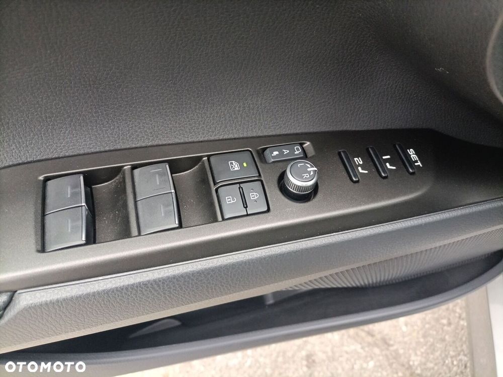 Toyota Camry - 13