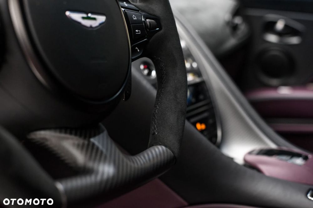 Aston Martin DBS - 21