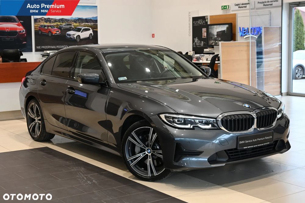 BMW Seria 3 330i xDrive - 1