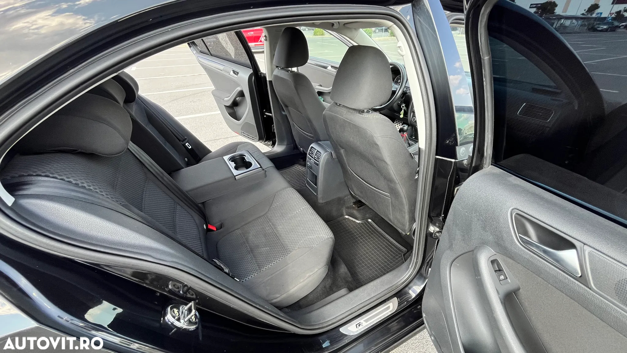 Volkswagen Jetta 1.6 TDI DPF Trendline - 14
