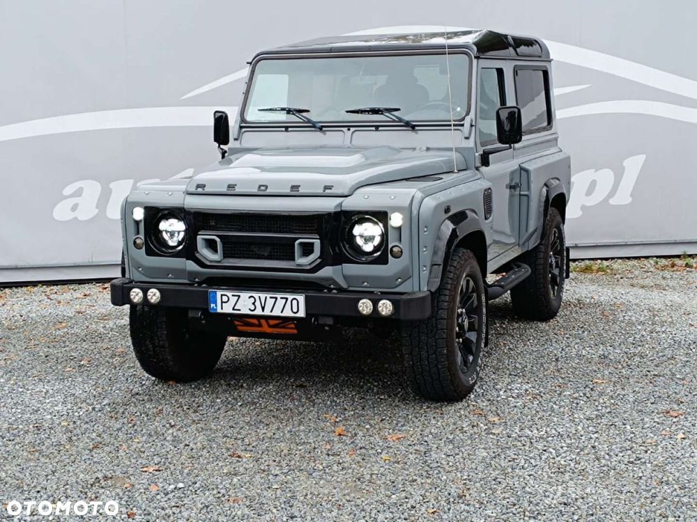 Land Rover Defender - 12