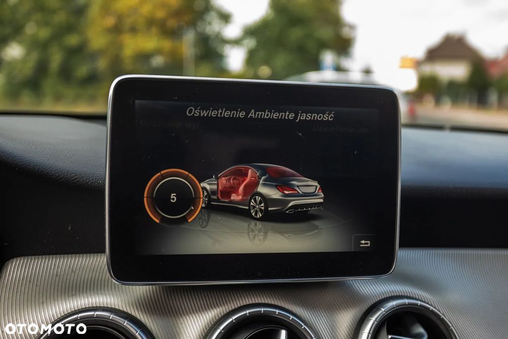 Mercedes-Benz CLA 180 7G-DCT - 30