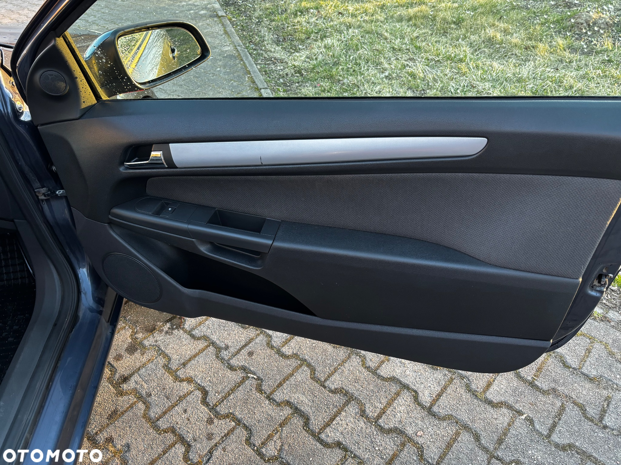 Opel Astra GTC 1.6 - 10