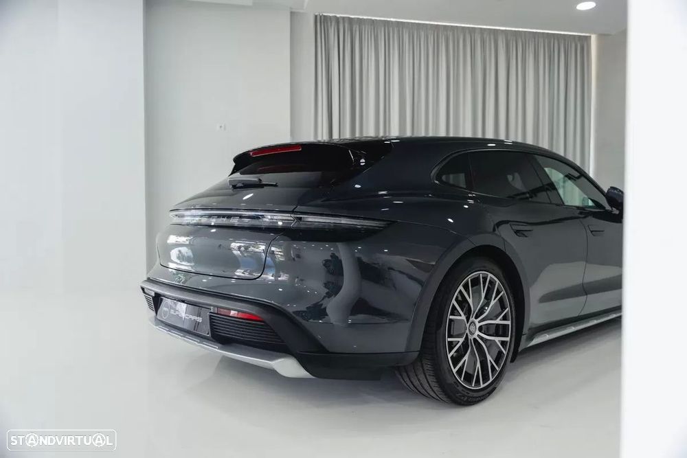 Porsche Taycan Cross Turismo 4 - 18