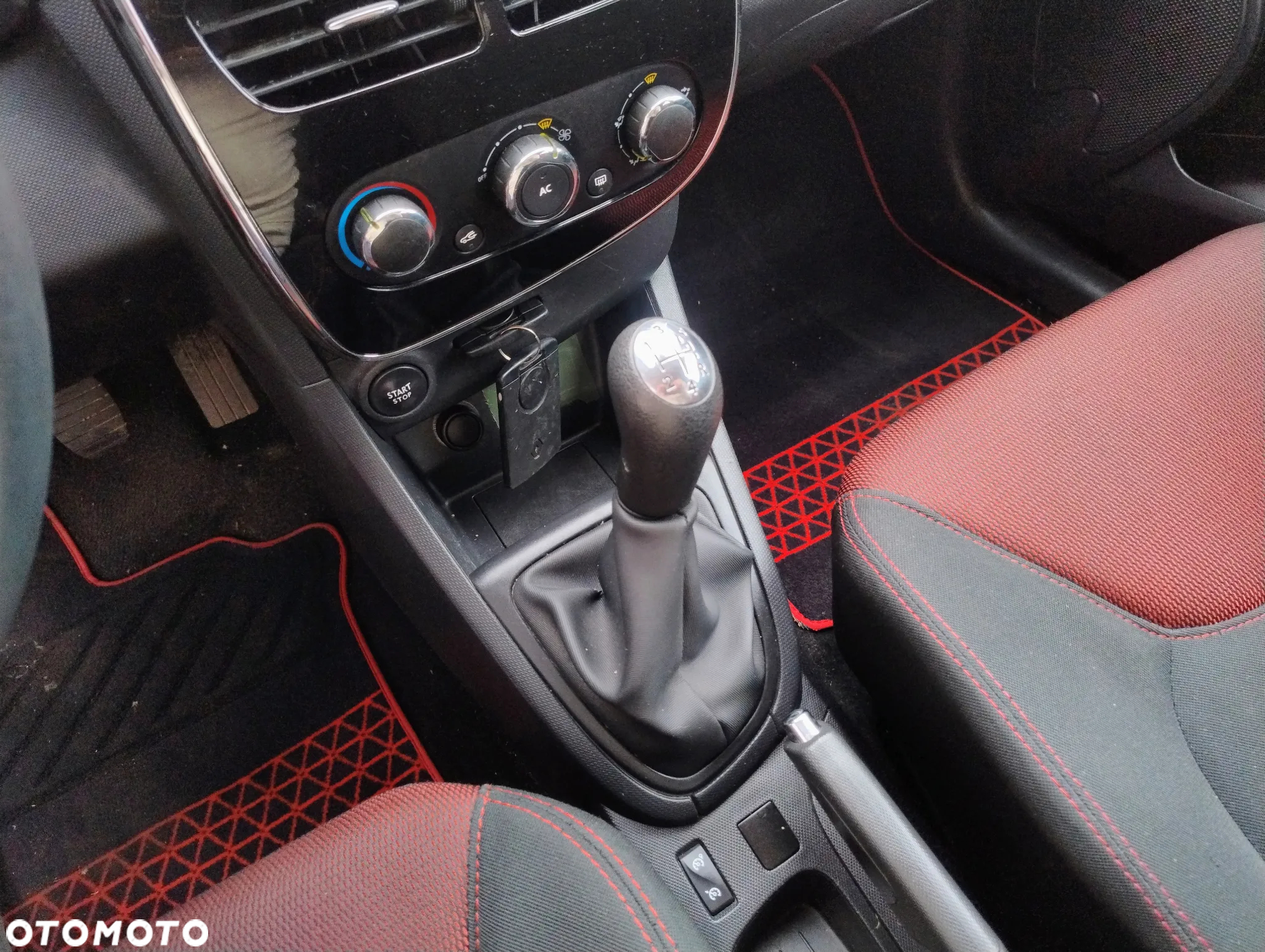 Renault Clio 1.2 16V 75 Experience - 14