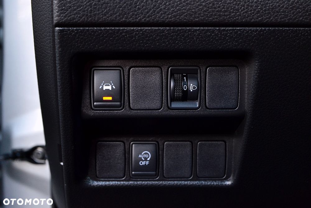 Nissan Qashqai 1.3 DIG-T N-Connecta - 25