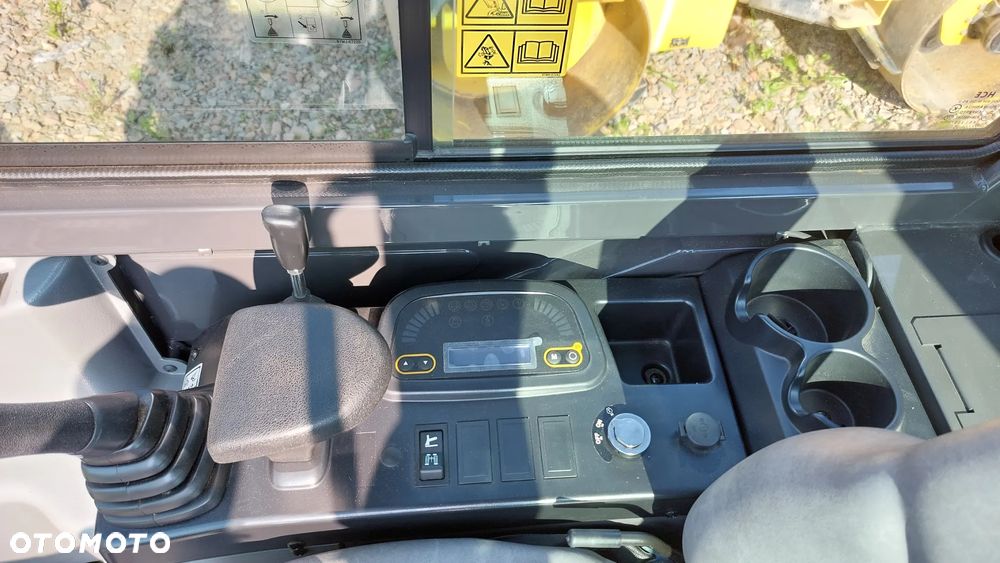 New Holland E19C - 11