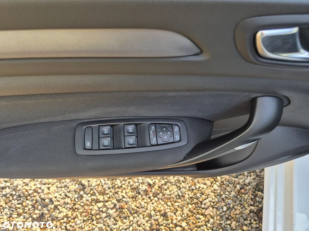 Renault Megane BLUE dCi 115 EDC BUSINESS EDITION - 23