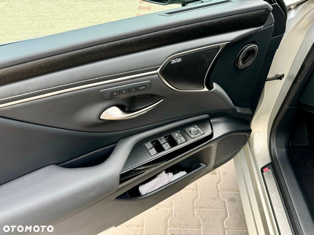 Lexus ES 300h Prestige - 24