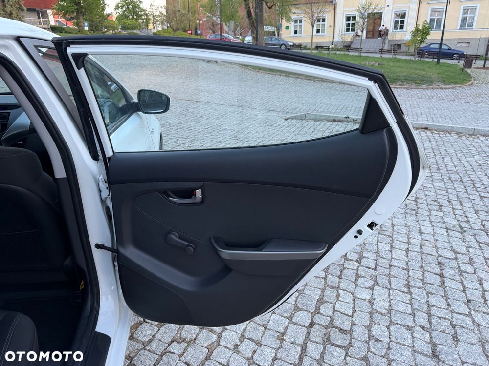 Hyundai Elantra 1.6 Comfort - 36