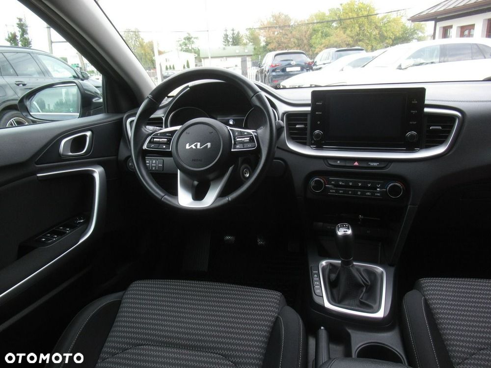 Kia Ceed 1.5 T-GDI M - 11