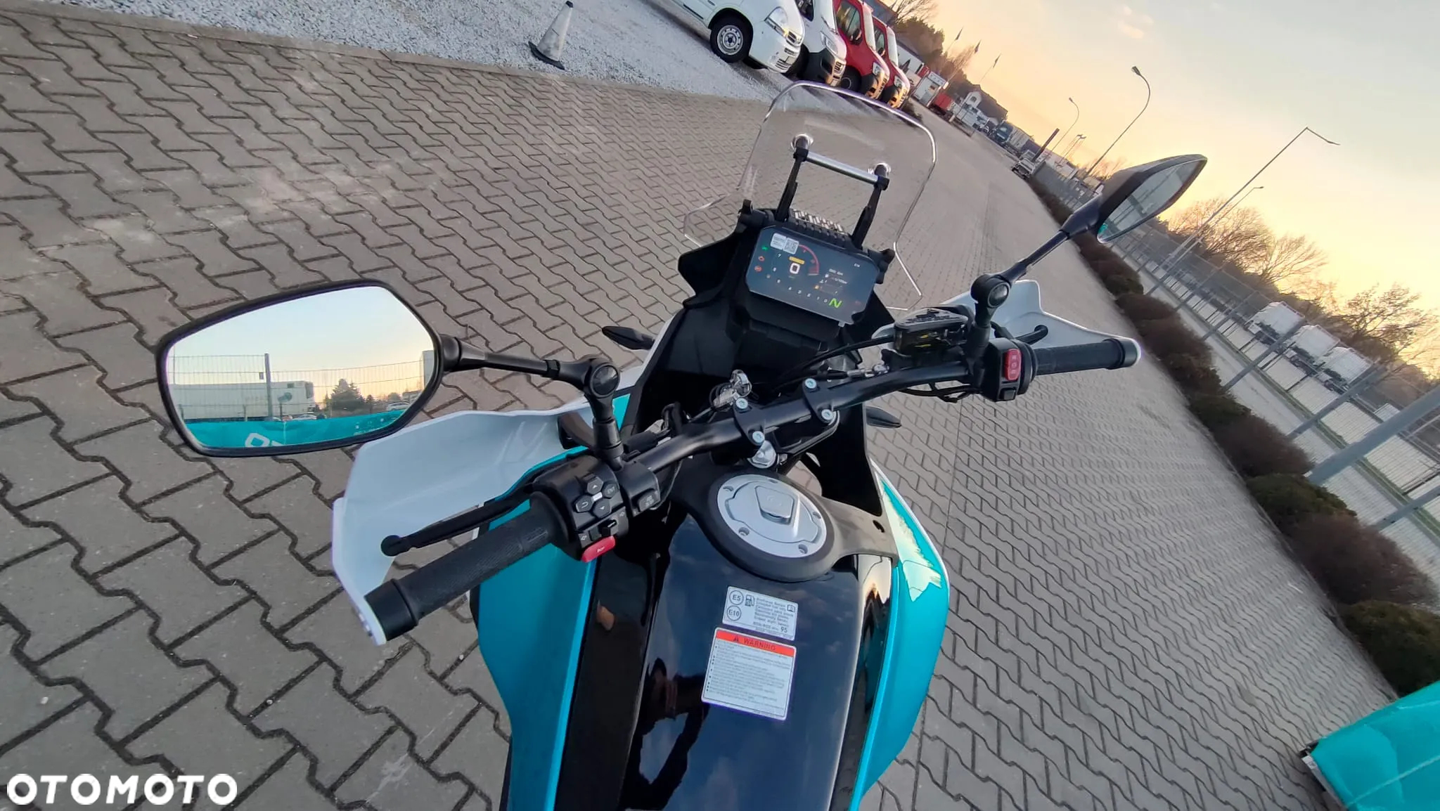 CFMoto MT - 9