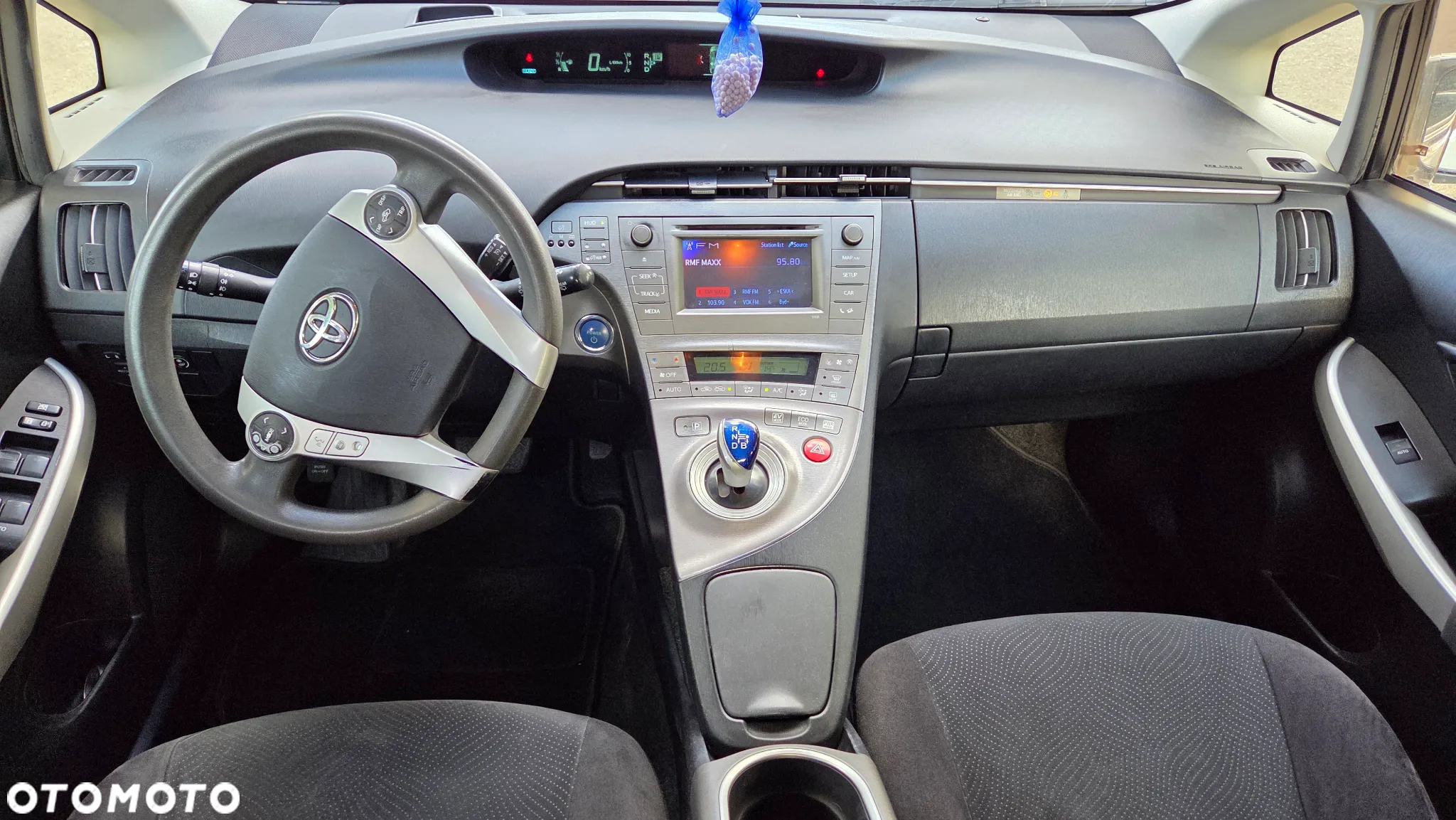 Toyota Prius (Hybrid) Comfort - 12