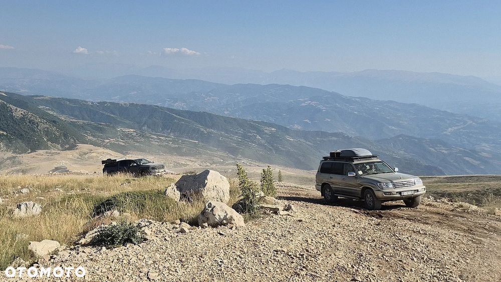 Toyota Land Cruiser - 37
