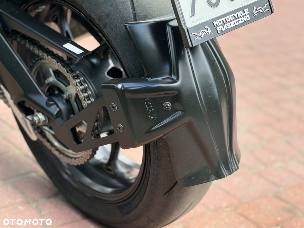 Triumph Street Triple - 26