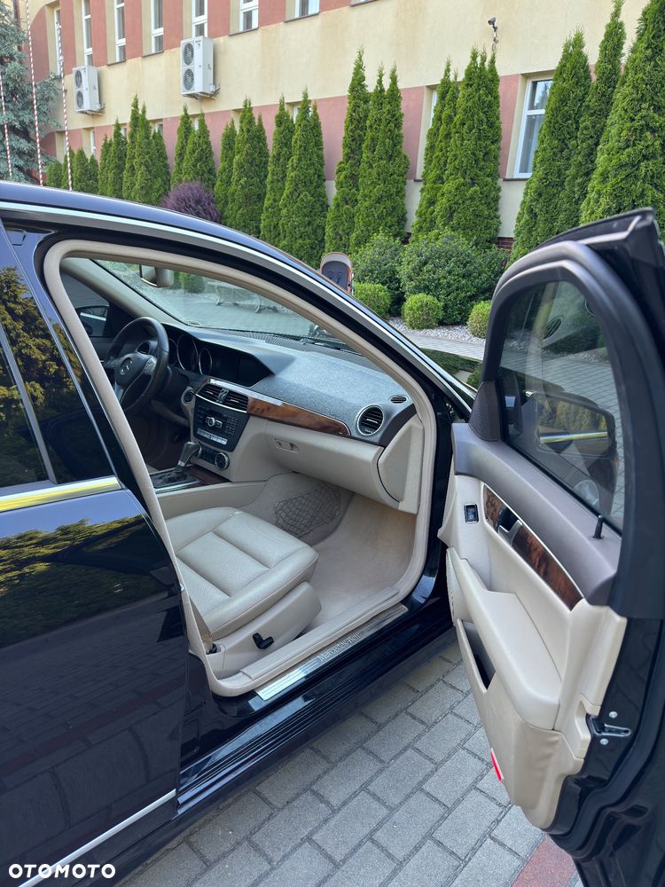 Mercedes-Benz Klasa C 250 7G-TRONIC - 11