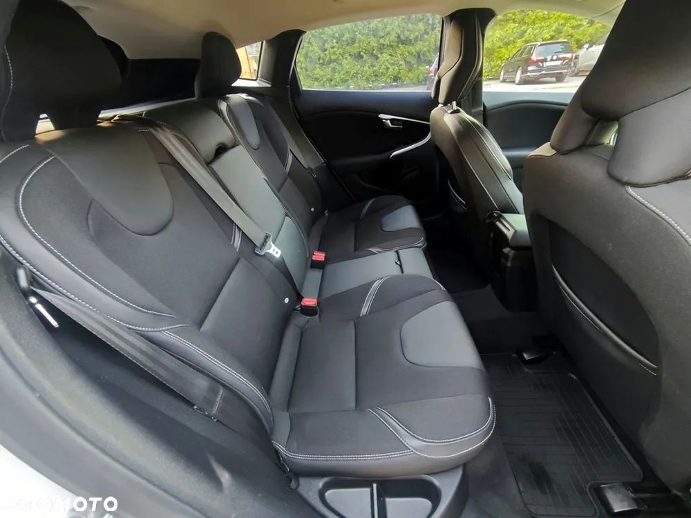 Volvo V40 D2 Momentum - 30