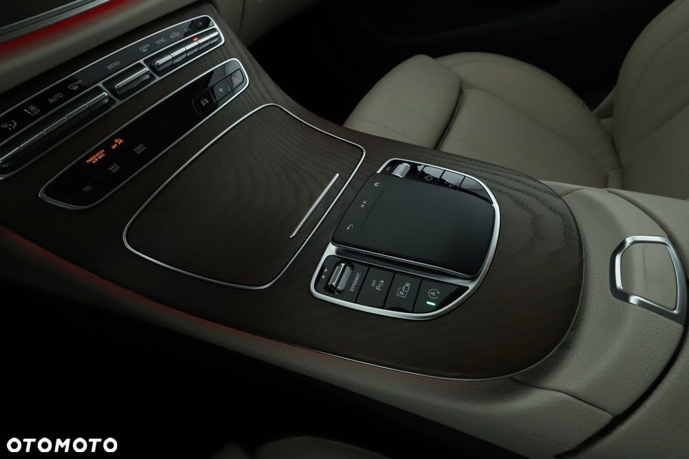 Mercedes-Benz Klasa E - 16
