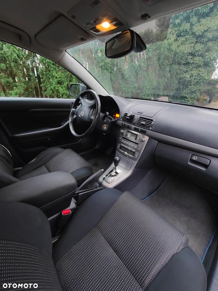 Toyota Avensis 1.8 VVT-i Automatik Sol - 8