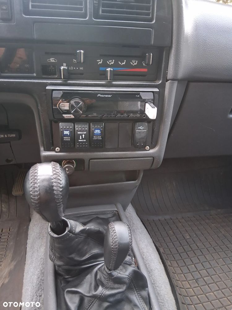 Toyota Hilux 4WD SR5 - 14