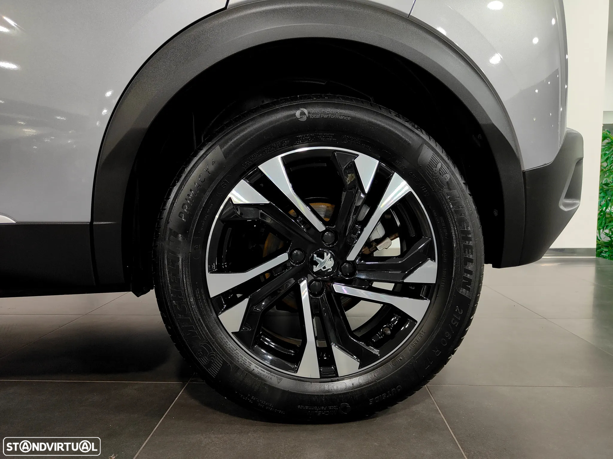 Peugeot 2008 1.2 PureTech Allure EAT8 - 26