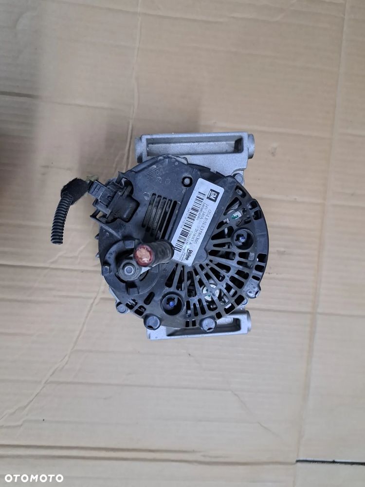 Opel Meriva B lift 1.6 alternator Astra J 13586366 - 2