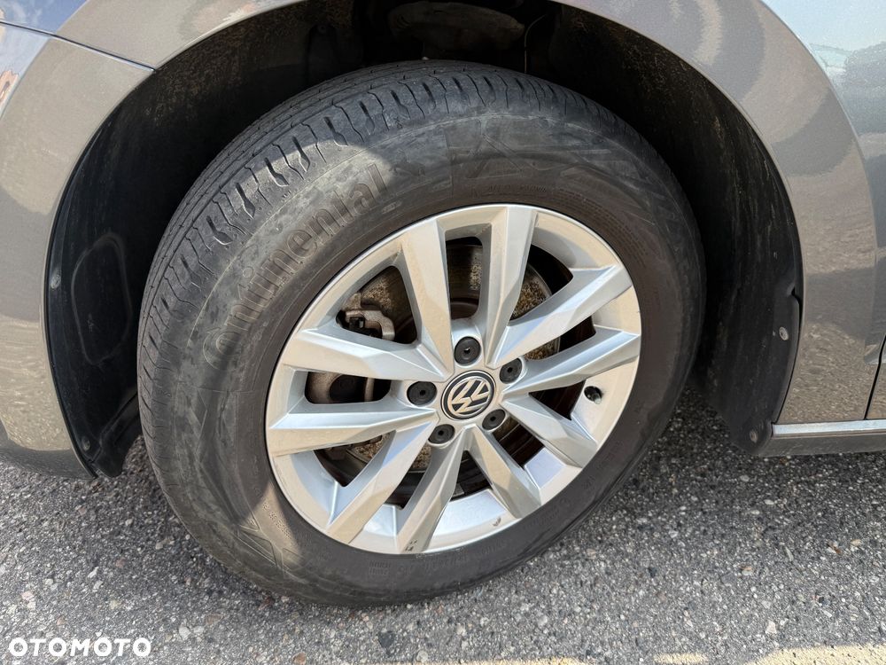 Volkswagen Touran - 25