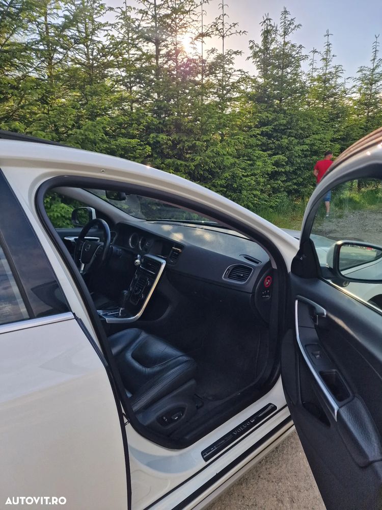 Volvo S60 D5 AWD Geartronic Summum - 13