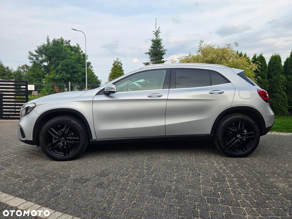 Mercedes-Benz GLA 220 d 4-Matic - 4