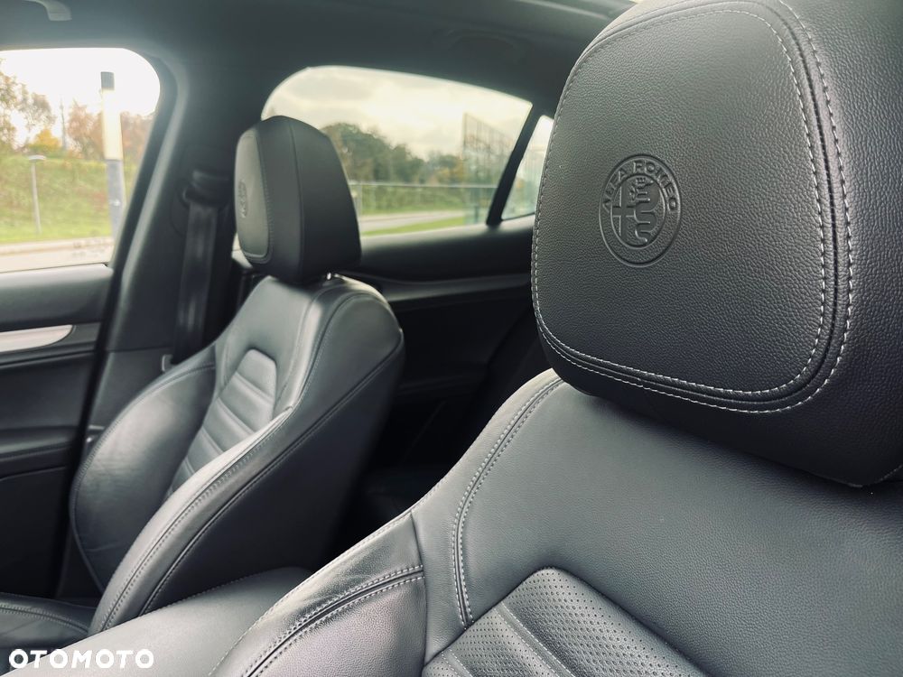 Alfa Romeo Stelvio - 14
