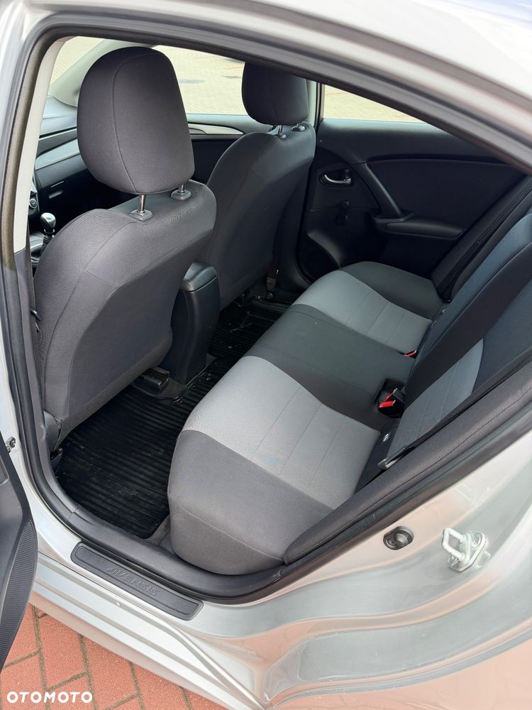 Toyota Avensis 1.8 Active - 25