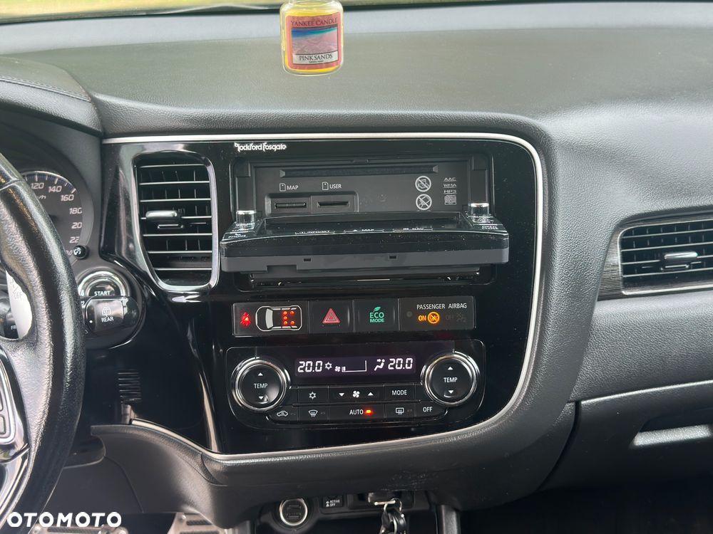 Mitsubishi Outlander 2.0 Instyle Navi 4WD CVT - 11