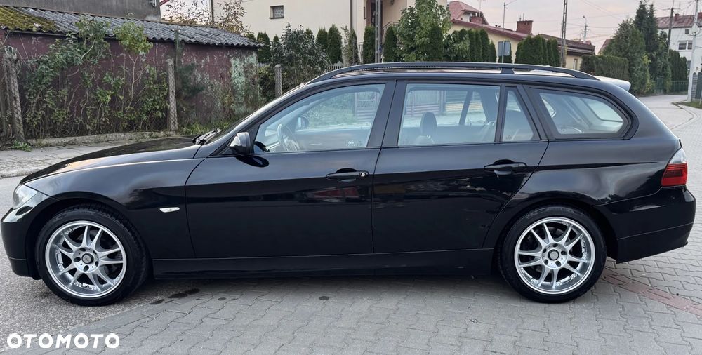 BMW Seria 3 318i Touring - 2