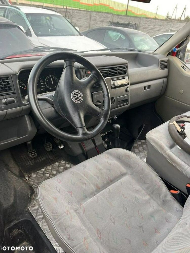 Volkswagen Caravelle - 10