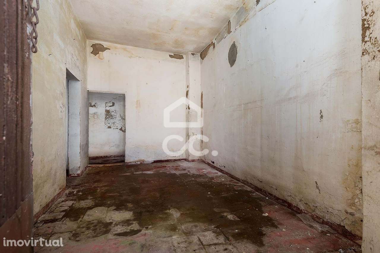 Moradia T1 de R/C para Recuperar em Prédio Multifamiliar | Borba, Évor - Grande imagem: 4/18