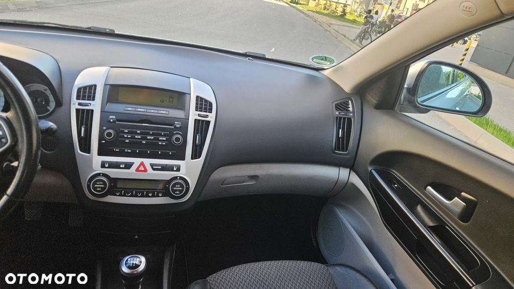 Kia Ceed - 33