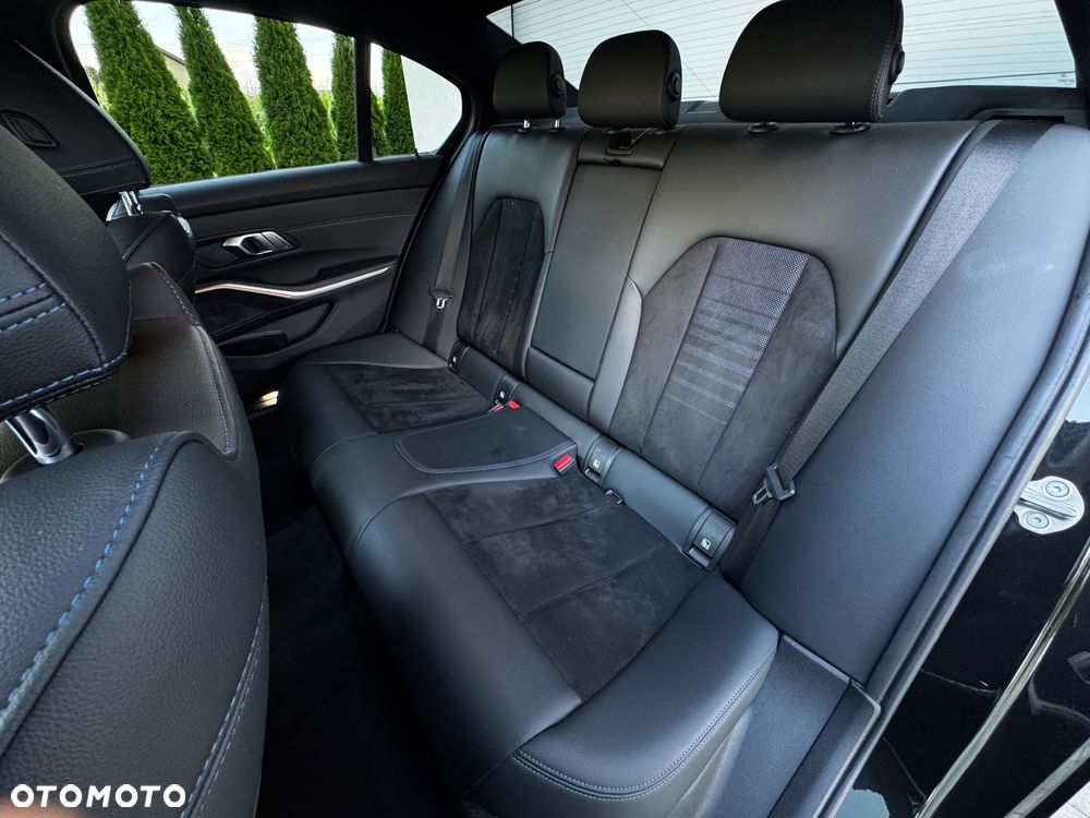 BMW Seria 3 330e xDrive M Sport sport - 16