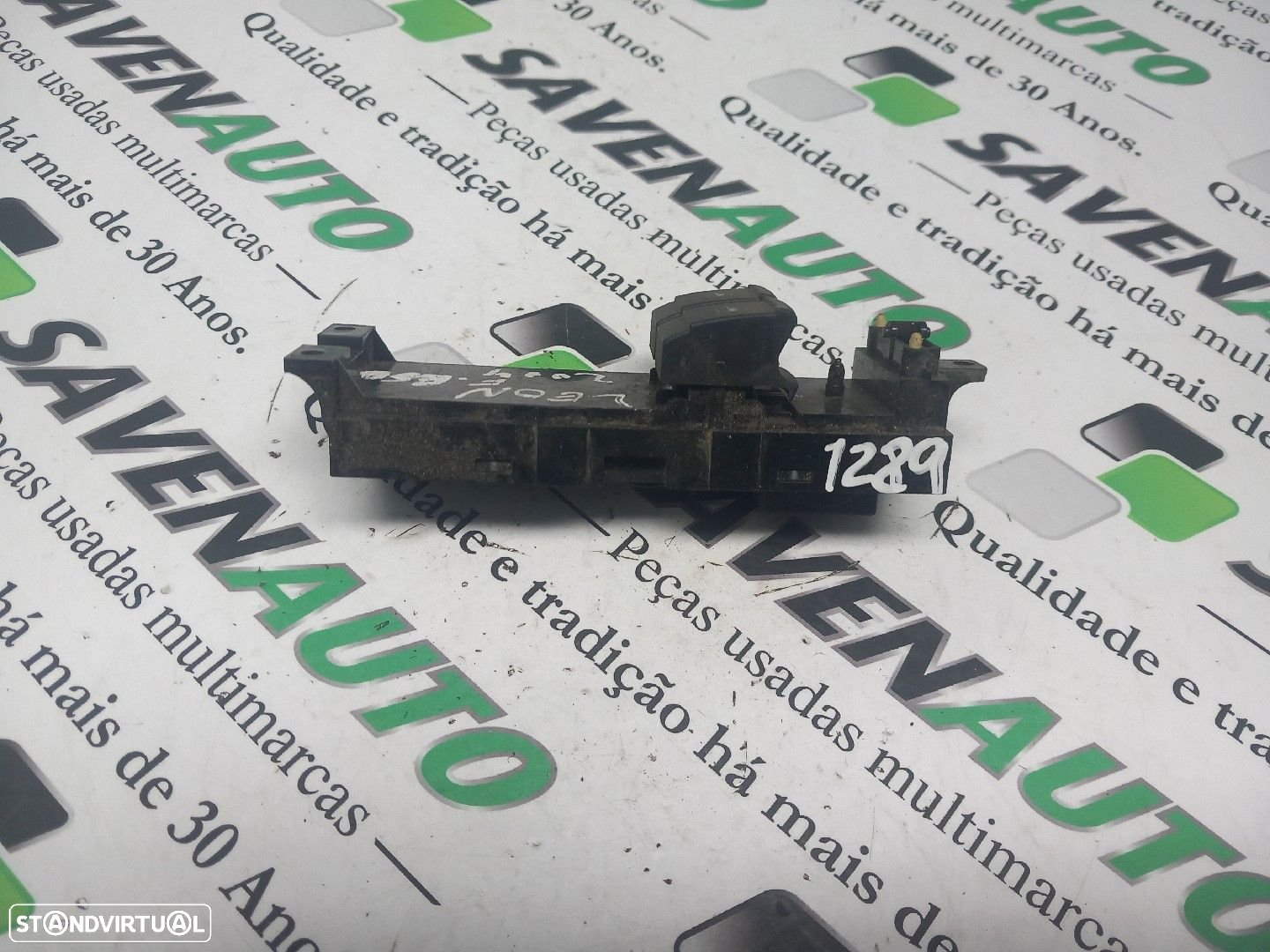 Botão / Botões / Comutador Vidro Esq Volkswagen Passat (3B3) - 2