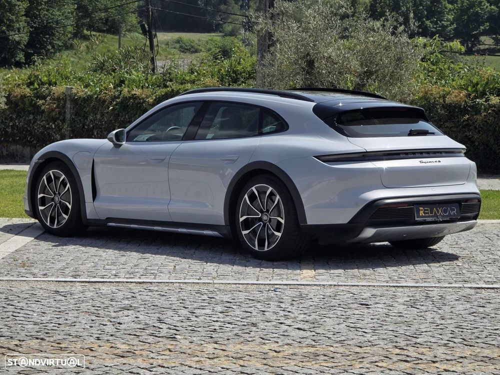 Porsche Taycan Cross Turismo 4S - 38