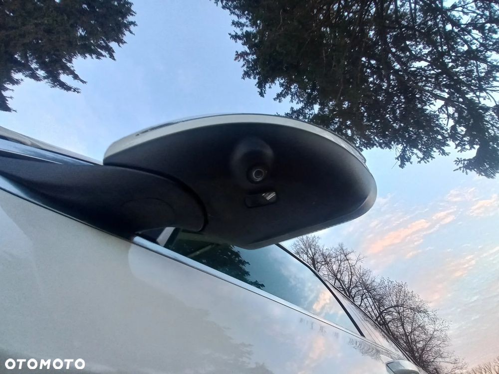 Mercedes-Benz GLC - 25