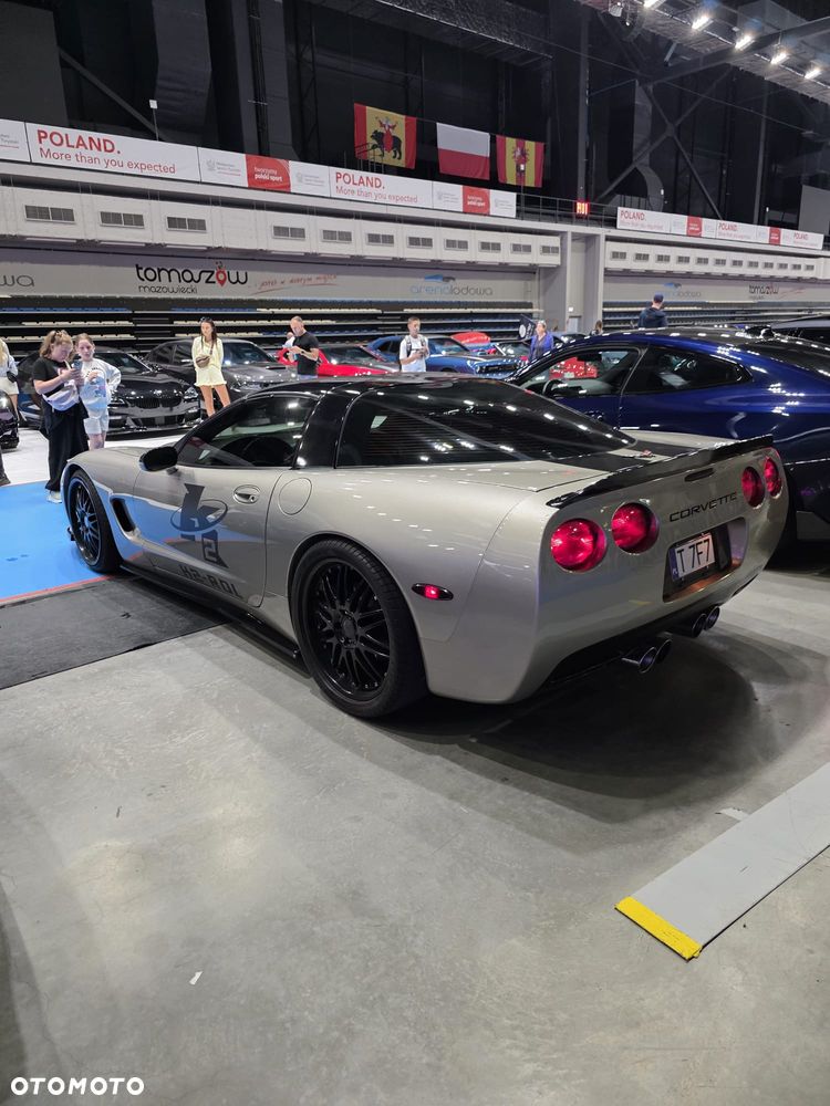 Chevrolet Corvette - 16