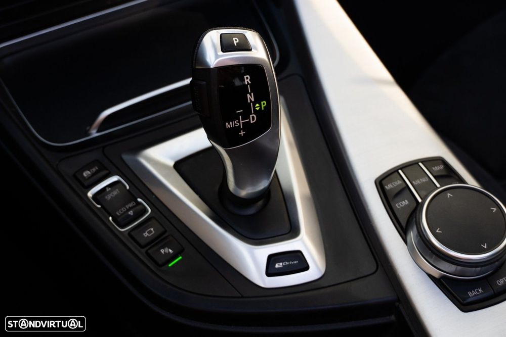 BMW 330 e iPerformance Pack M - 24