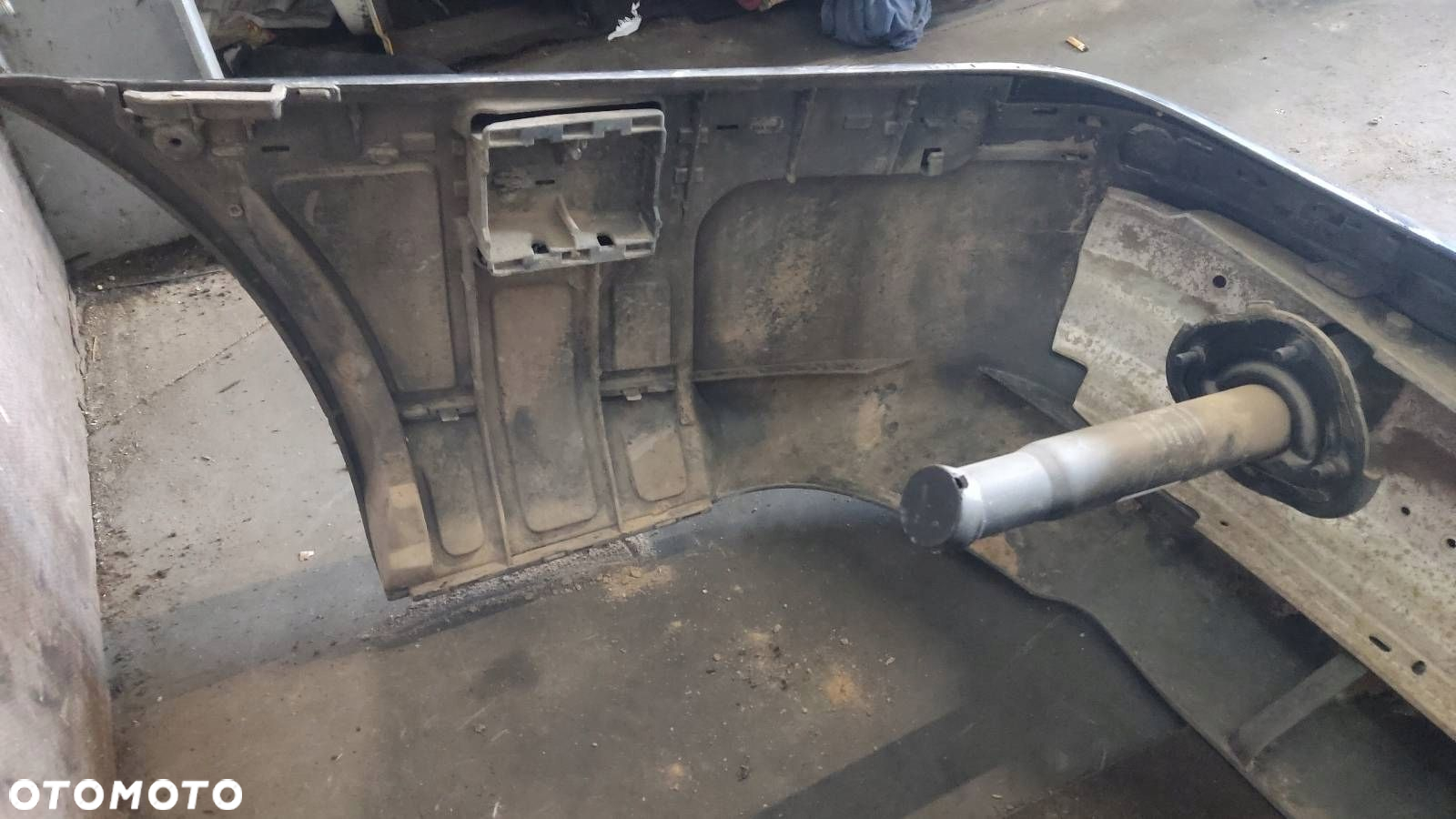 ZDERZAK TYŁ TYLNY BMW E39 SEDAN PRZEDLIFT 303/9 - 11
