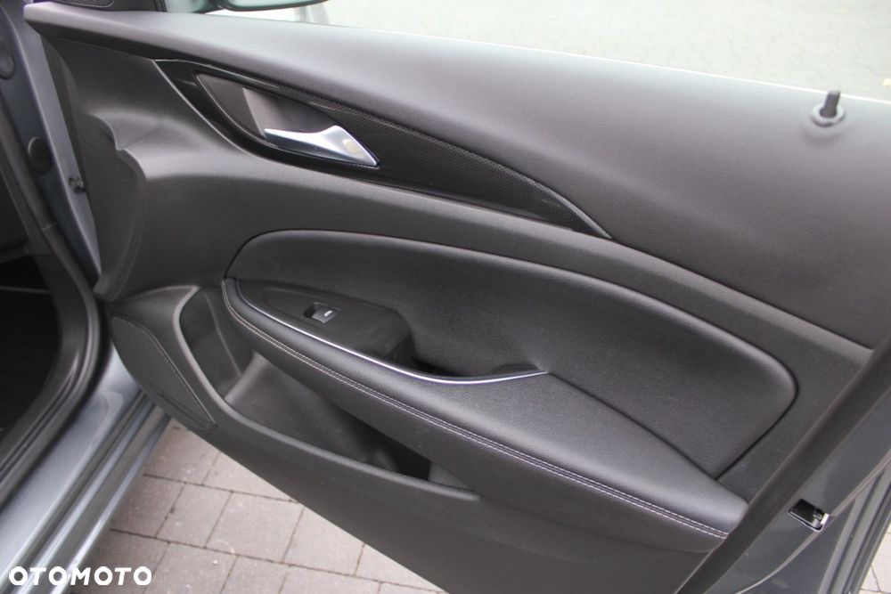 Opel Insignia - 35