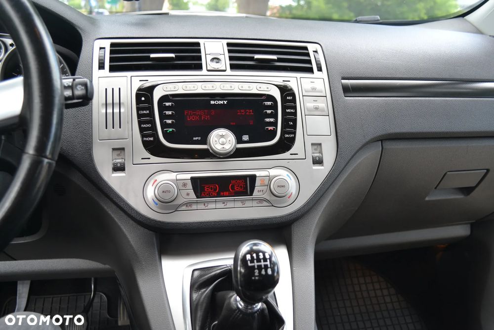Ford Kuga 2.0 TDCi 2x4 Titanium - 34