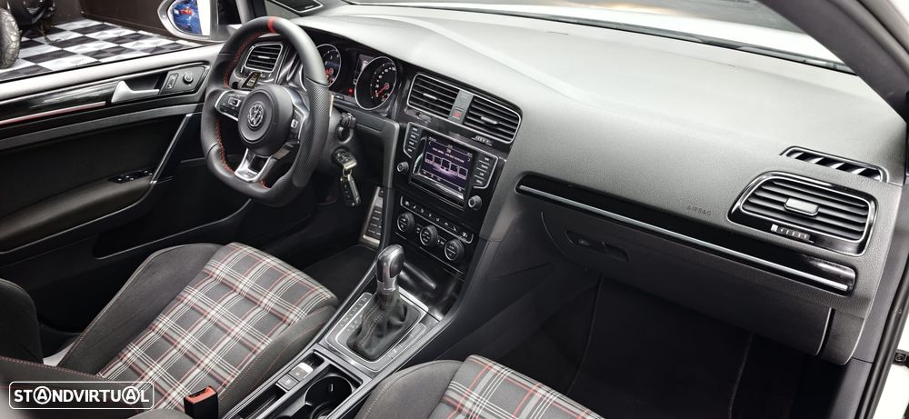 VW Golf - 39