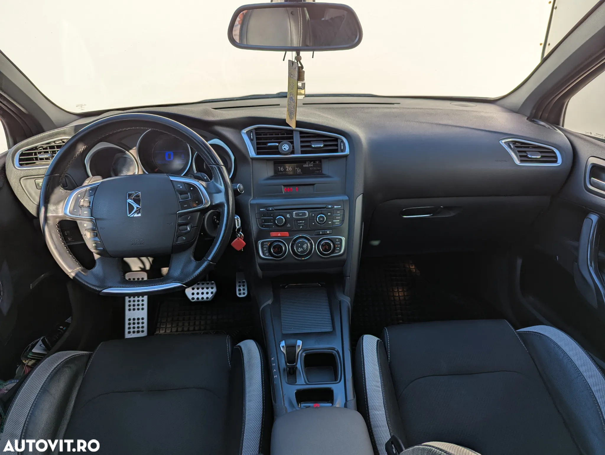 Citroën DS4 e-HDi 110 EGS6 SoChic - 13